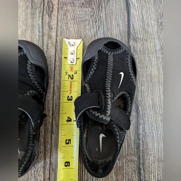 *SOLD* Nike Toddler 6 Boy Girl Black Water Shoes Sandals Sunray - Picture 2 of 5